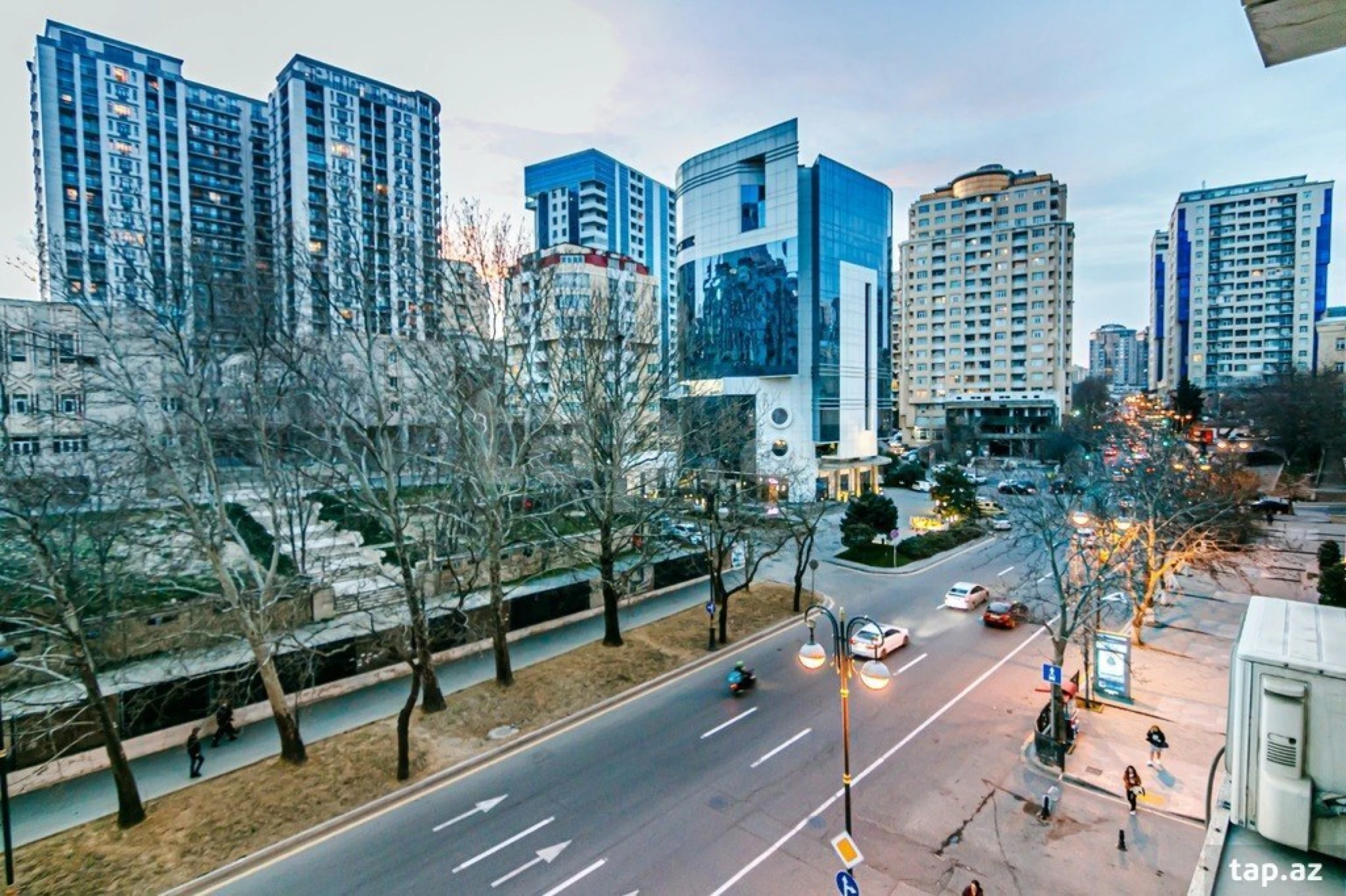 Kirayə verilir 4 otaqlı yeni tikili 200 m²