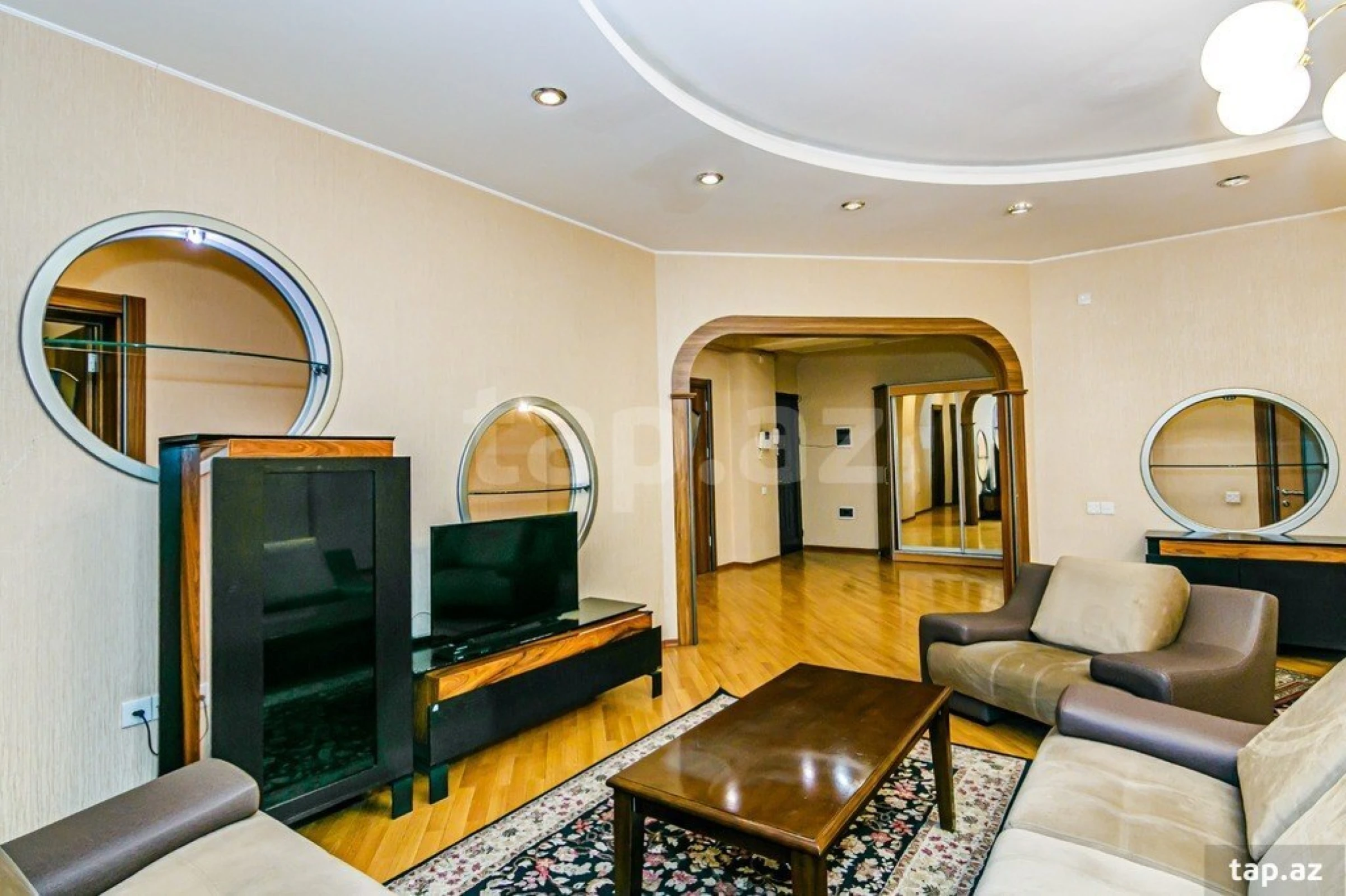 Kirayə verilir 4 otaqlı yeni tikili 200 m²