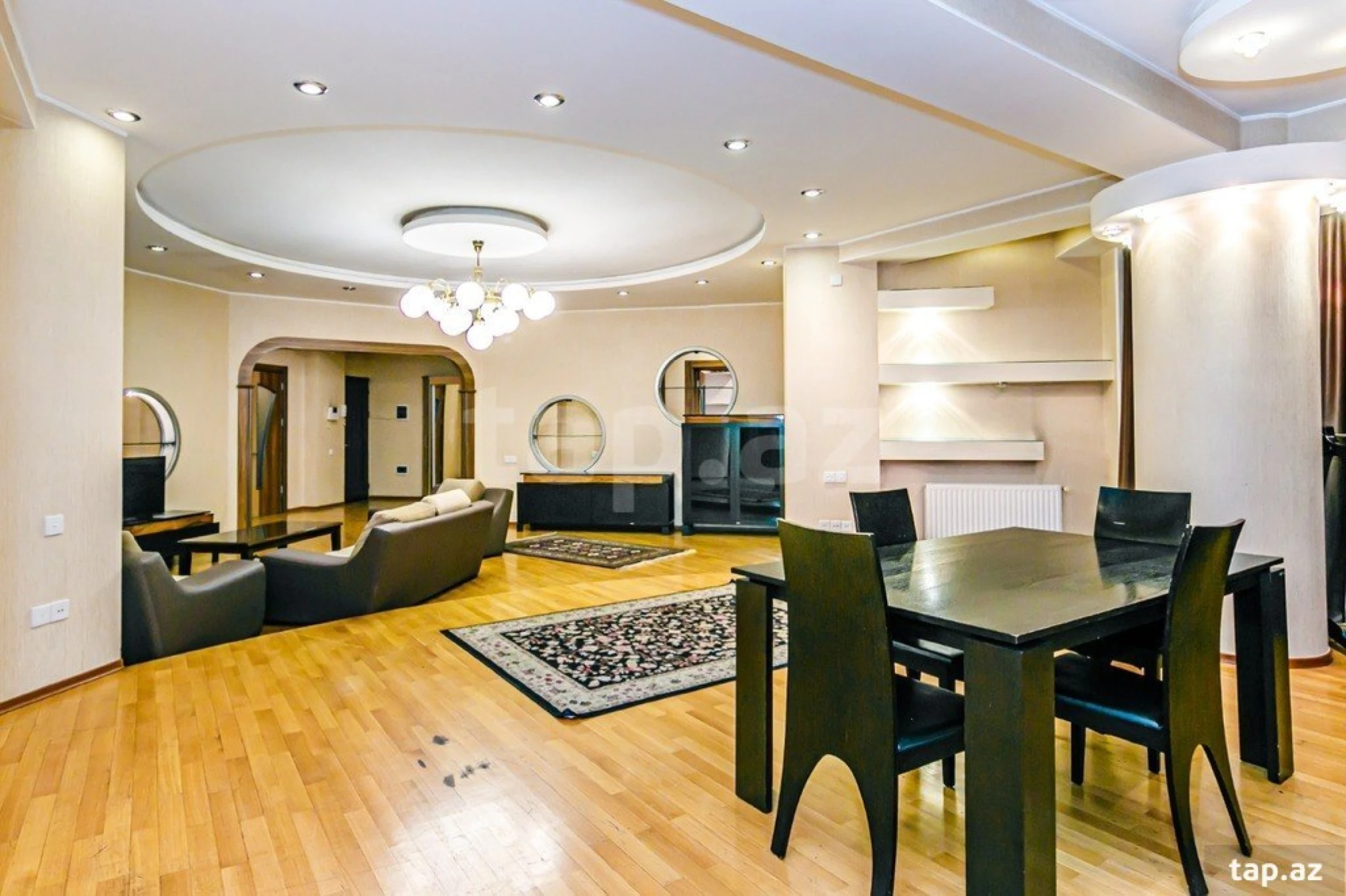 Kirayə verilir 4 otaqlı yeni tikili 200 m²