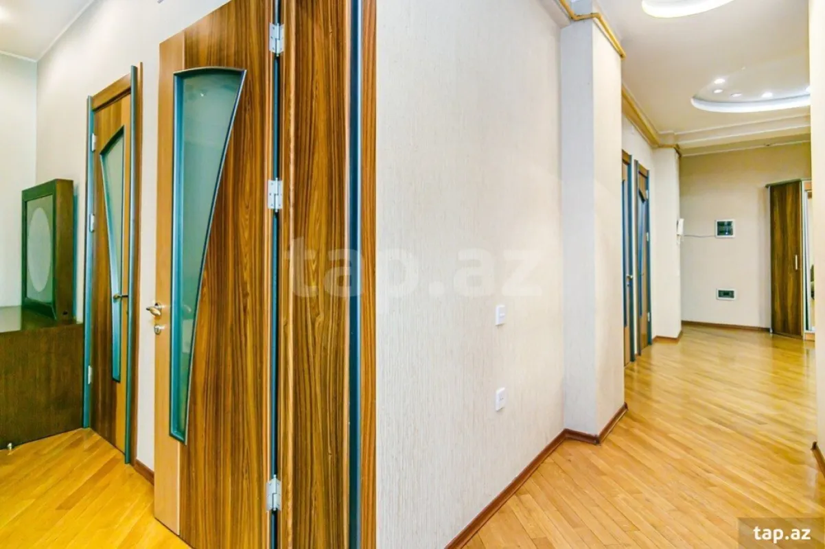 Kirayə verilir 4 otaqlı yeni tikili 200 m²