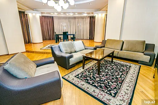 Kirayə verilir 4 otaqlı yeni tikili 200 m²