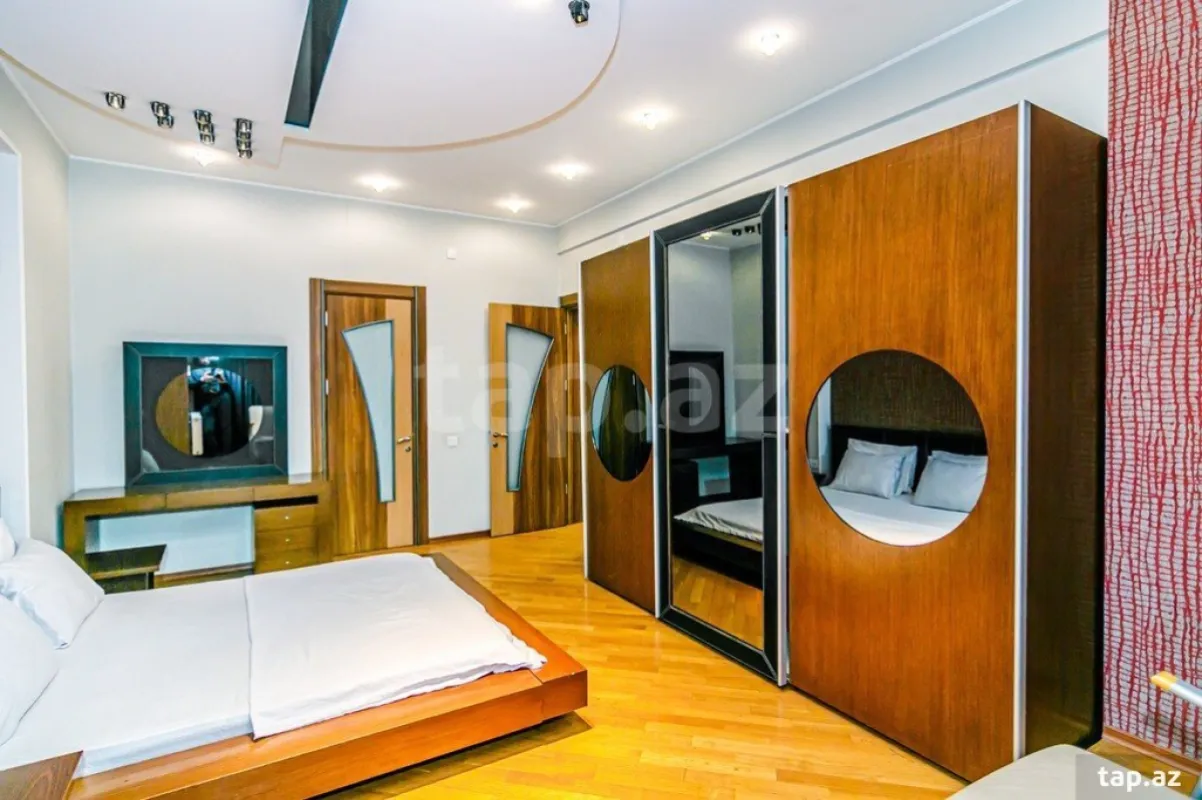 Kirayə verilir 4 otaqlı yeni tikili 200 m²