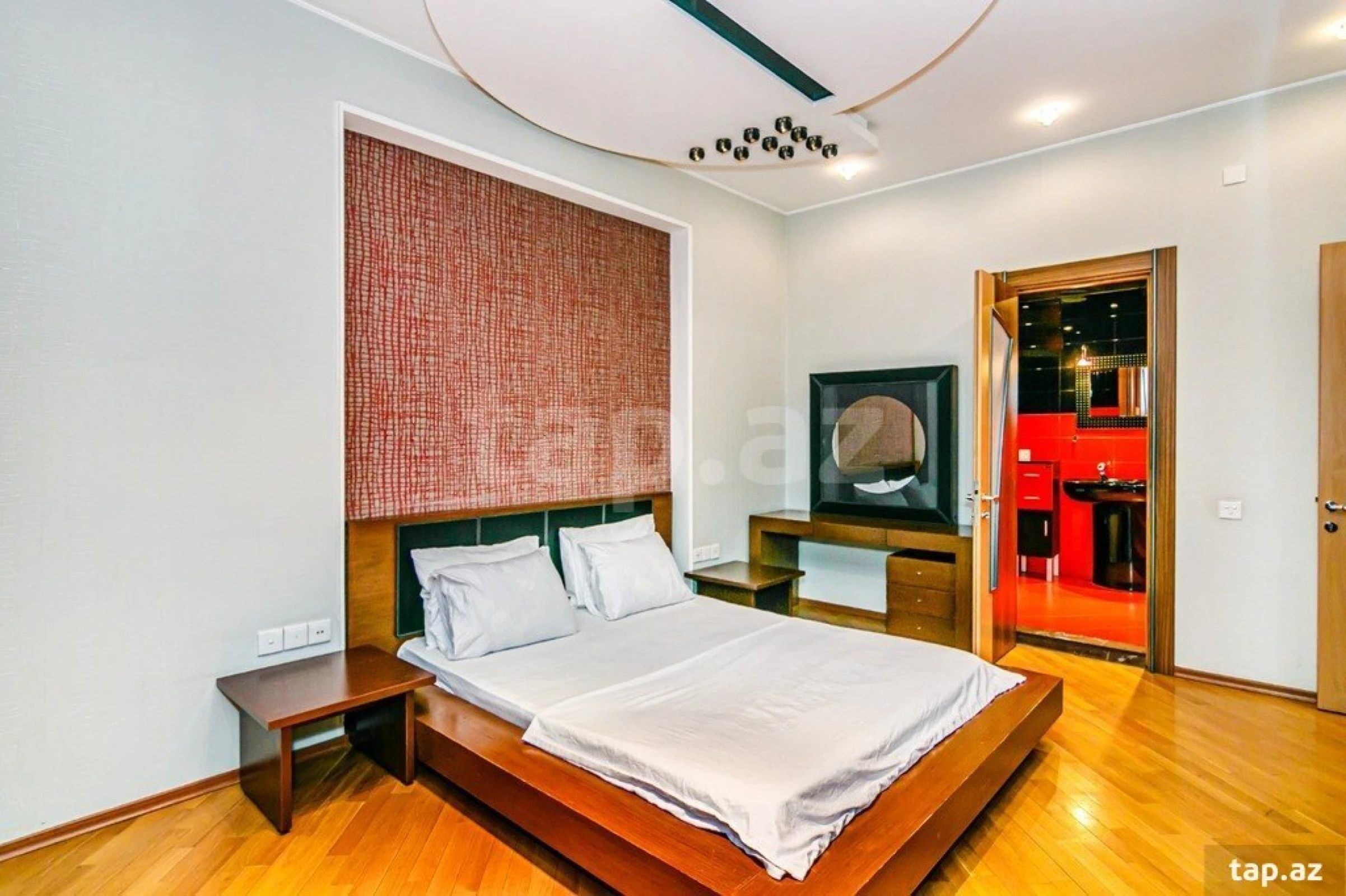 Kirayə verilir 4 otaqlı yeni tikili 200 m²