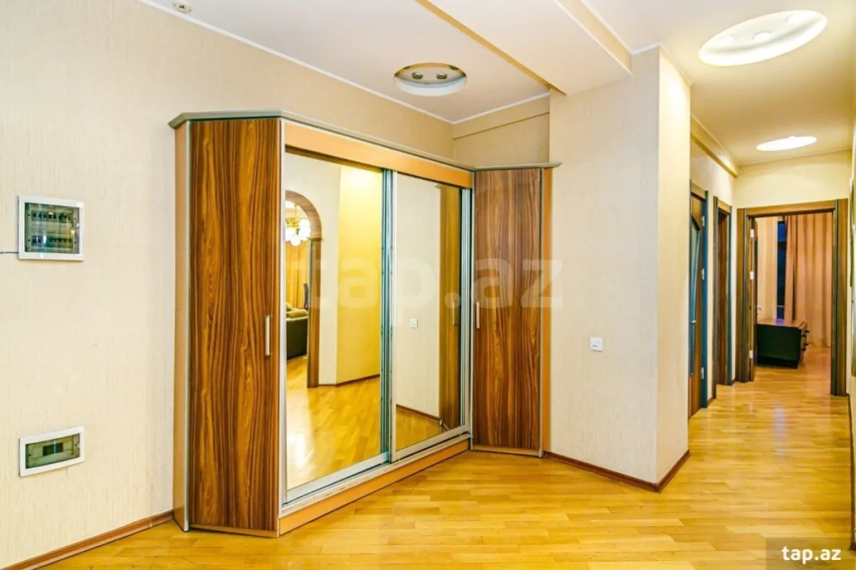 Kirayə verilir 4 otaqlı yeni tikili 200 m²