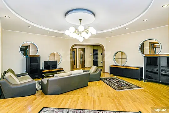 Kirayə verilir 4 otaqlı yeni tikili 200 m²