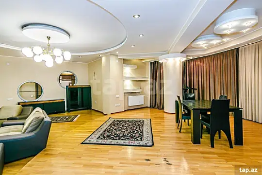 Kirayə verilir 4 otaqlı yeni tikili 200 m²