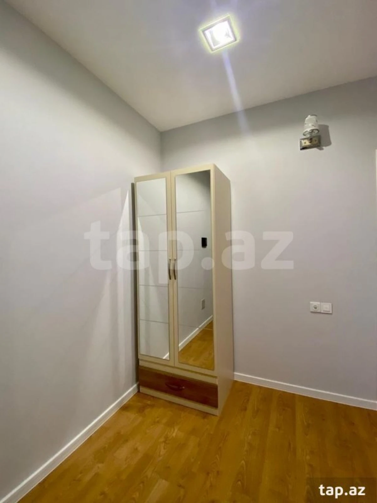 Kirayə verilir 2 otaqlı yeni tikili 80 m²