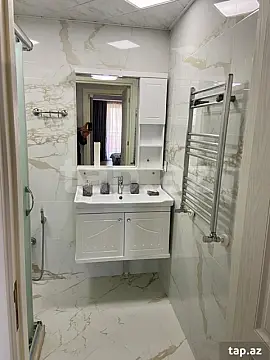 Kirayə verilir 2 otaqlı yeni tikili 80 m²