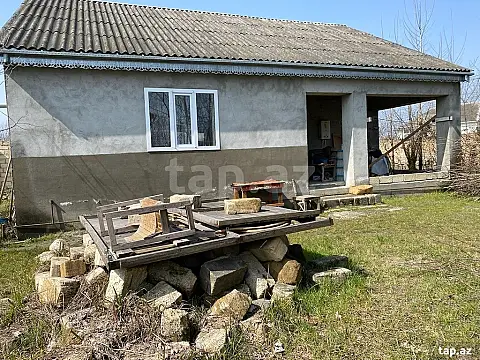 Satılır 5 otaqlı həyət evi