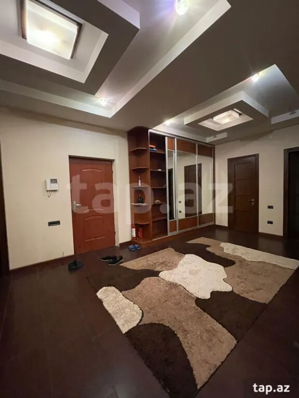 Kirayə verilir 3 otaqlı yeni tikili 100 m²