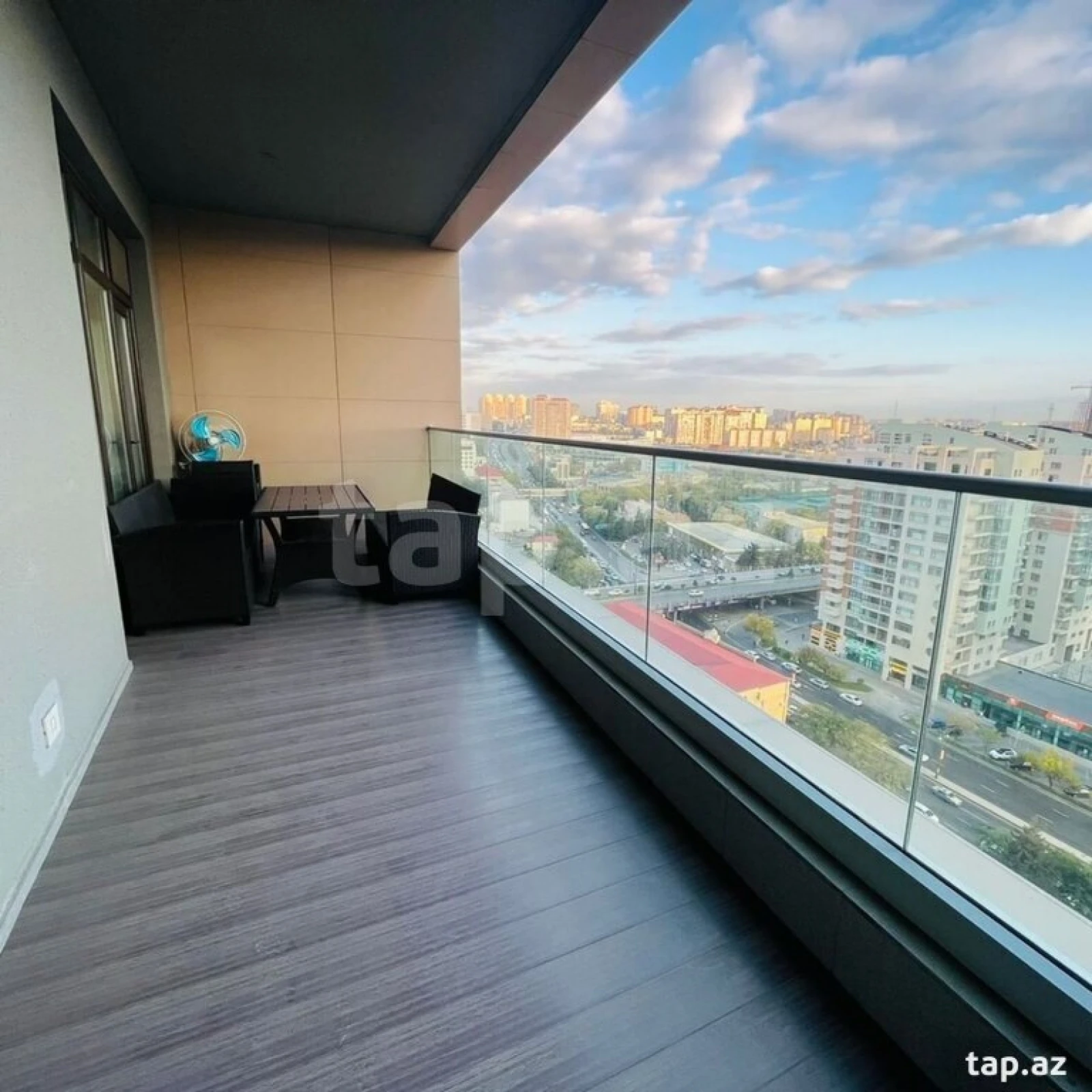 Kirayə verilir 3 otaqlı yeni tikili 100 m²