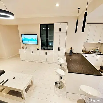 Kirayə verilir 3 otaqlı yeni tikili 100 m²