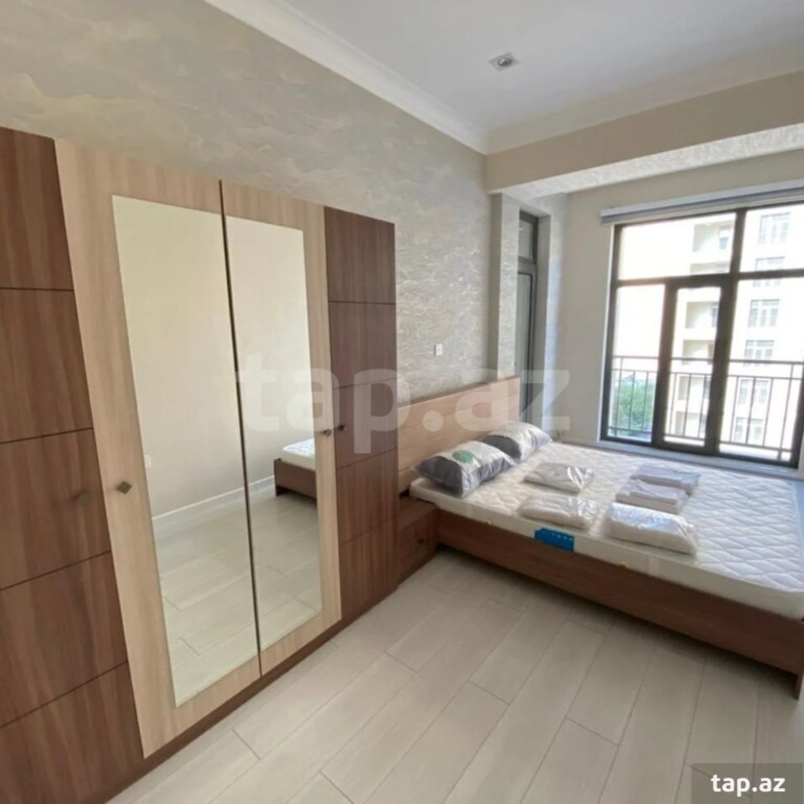 Kirayə verilir 2 otaqlı yeni tikili 75 m²