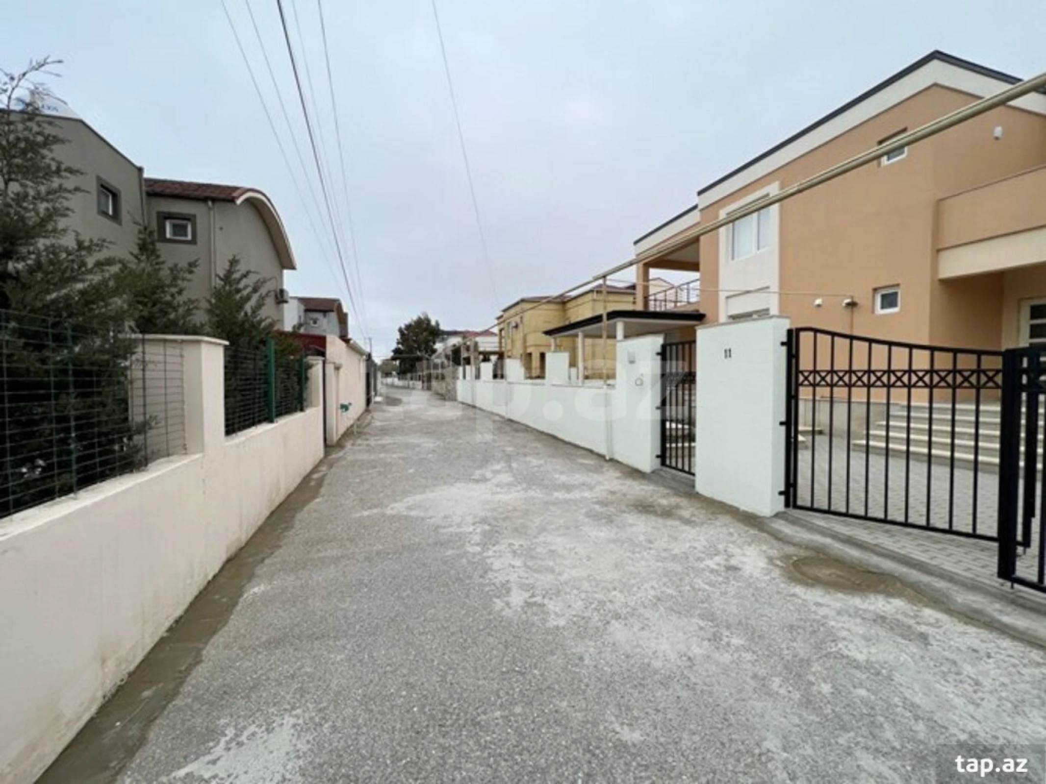 Satılır 5 otaqlı həyət evi