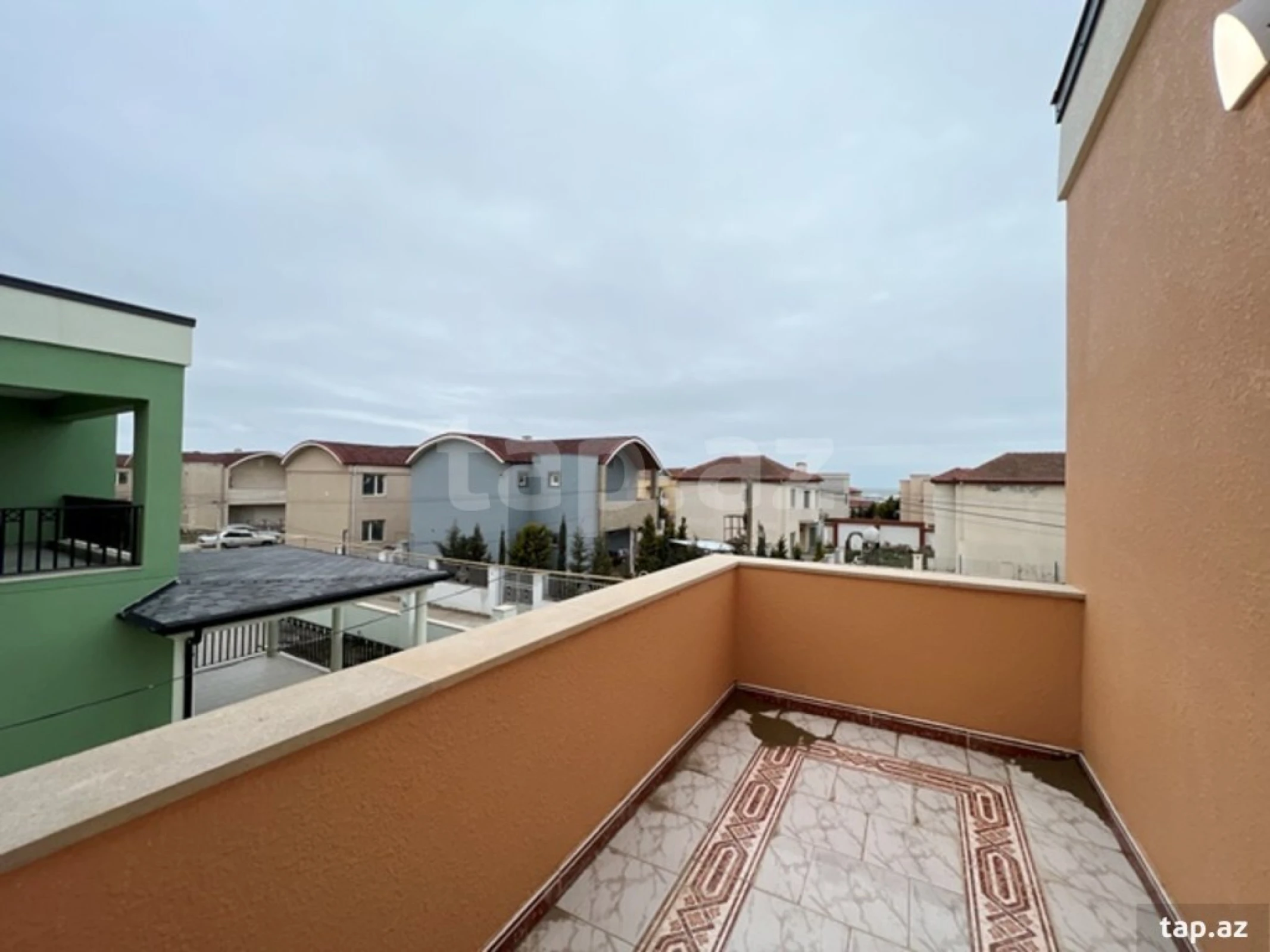 Satılır 5 otaqlı həyət evi