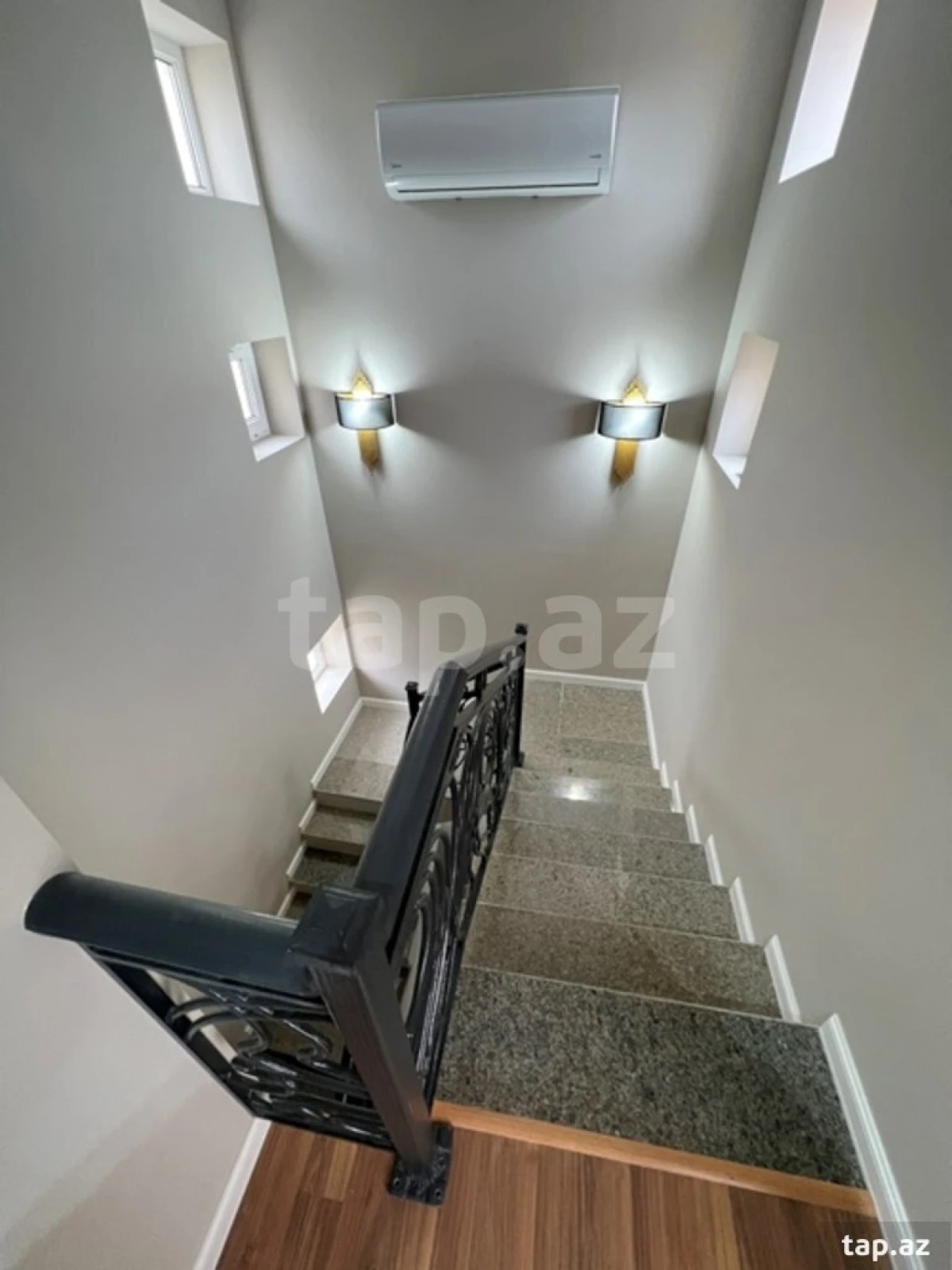 Satılır 5 otaqlı həyət evi