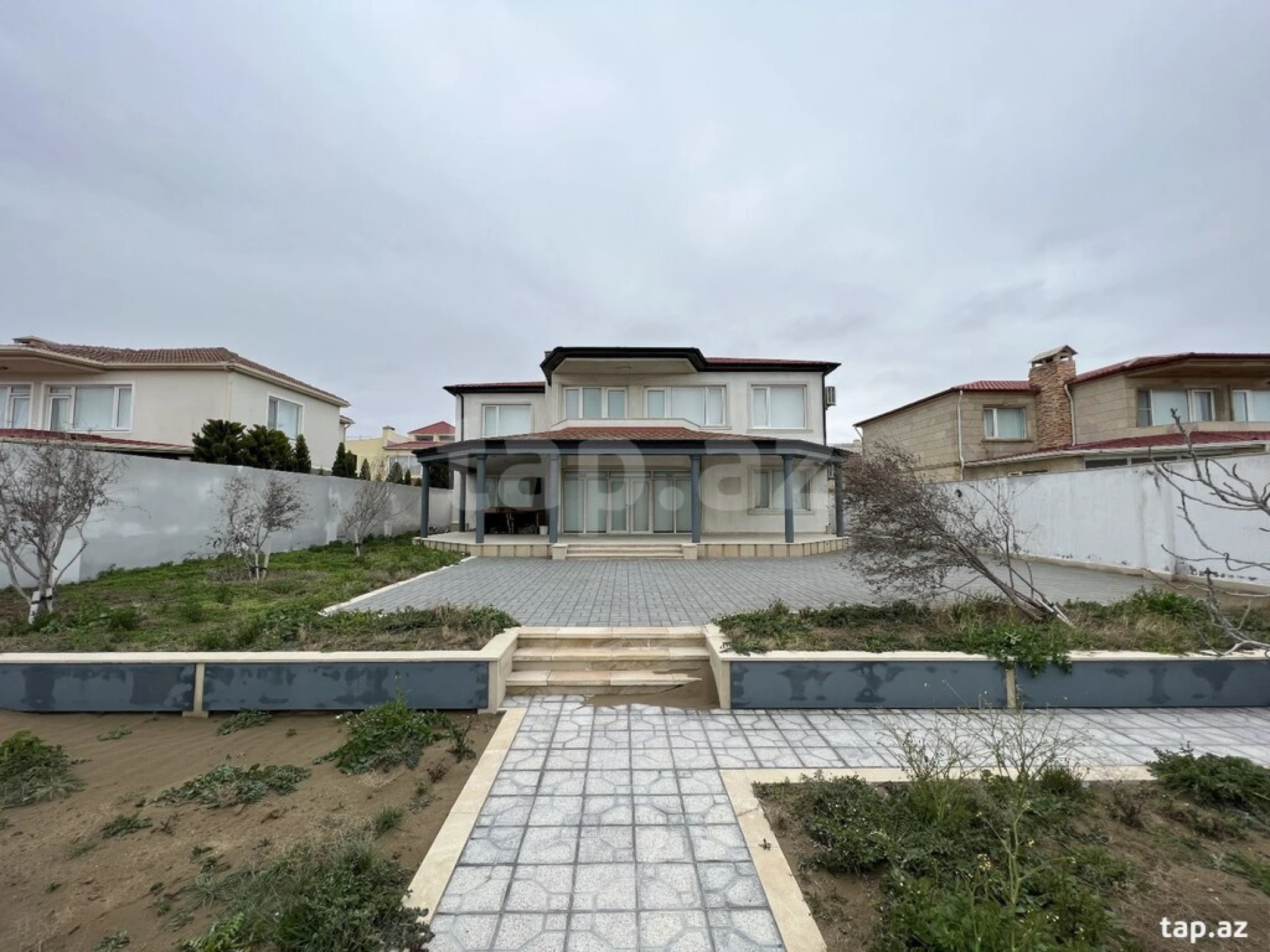 Satılır 5 otaqlı həyət evi