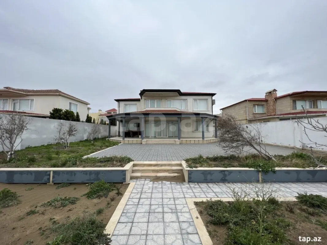 Satılır 5 otaqlı həyət evi