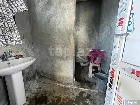 Satılır 4 otaqlı həyət evi