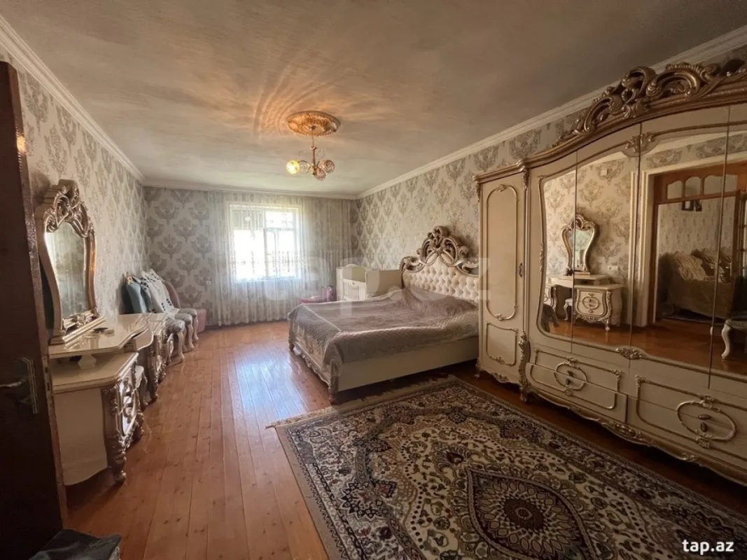 Satılır 4 otaqlı həyət evi
