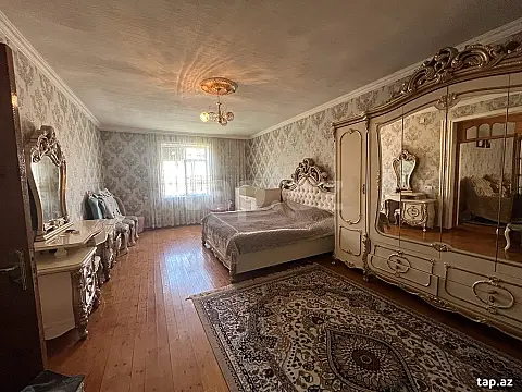 Satılır 4 otaqlı həyət evi