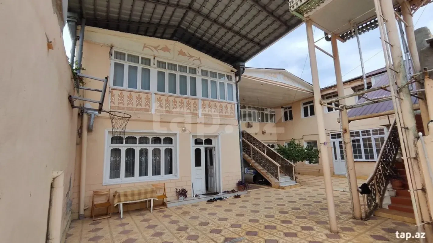 Kirayə verilir 8 otaqlı həyət evi 150 m²