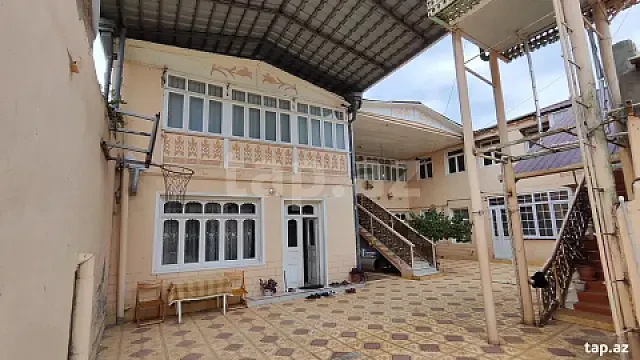 Kirayə verilir 8 otaqlı həyət evi 150 m² — Gəncə 8 otaq 150.00 m²