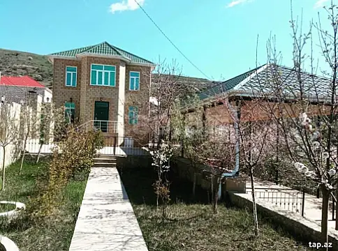 Kirayə verilir 4 otaqlı həyət evi 150 m² — Şamaxı 4 otaq 150.00 m²