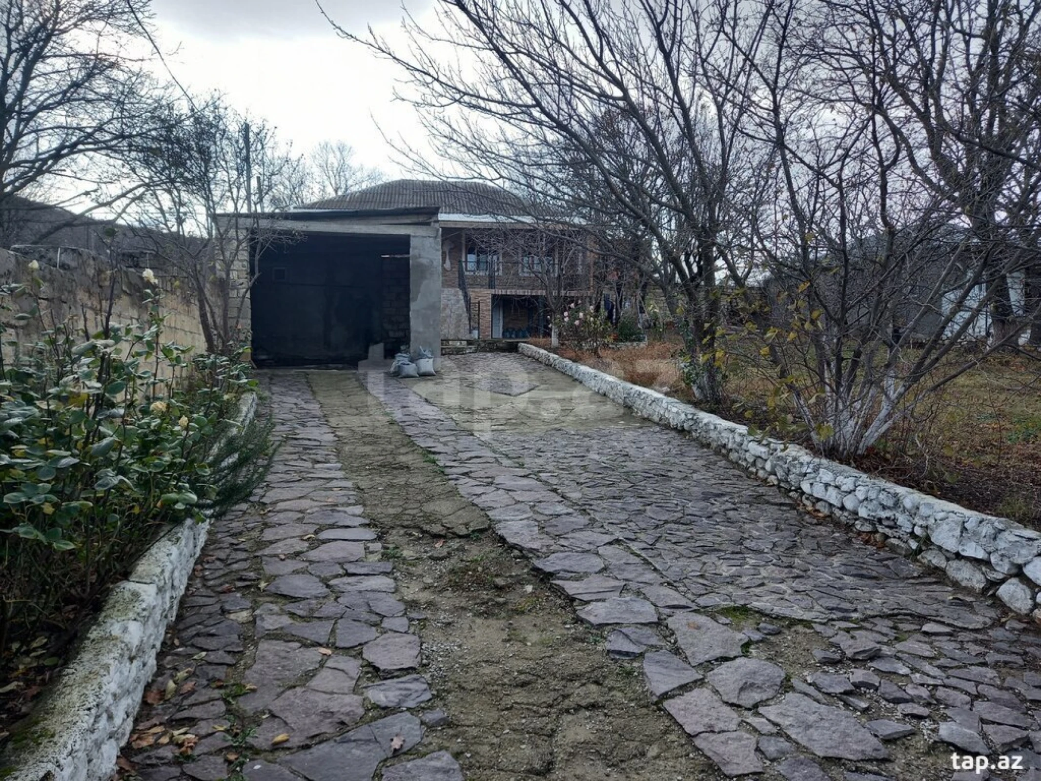 Satılır 3 otaqlı həyət evi