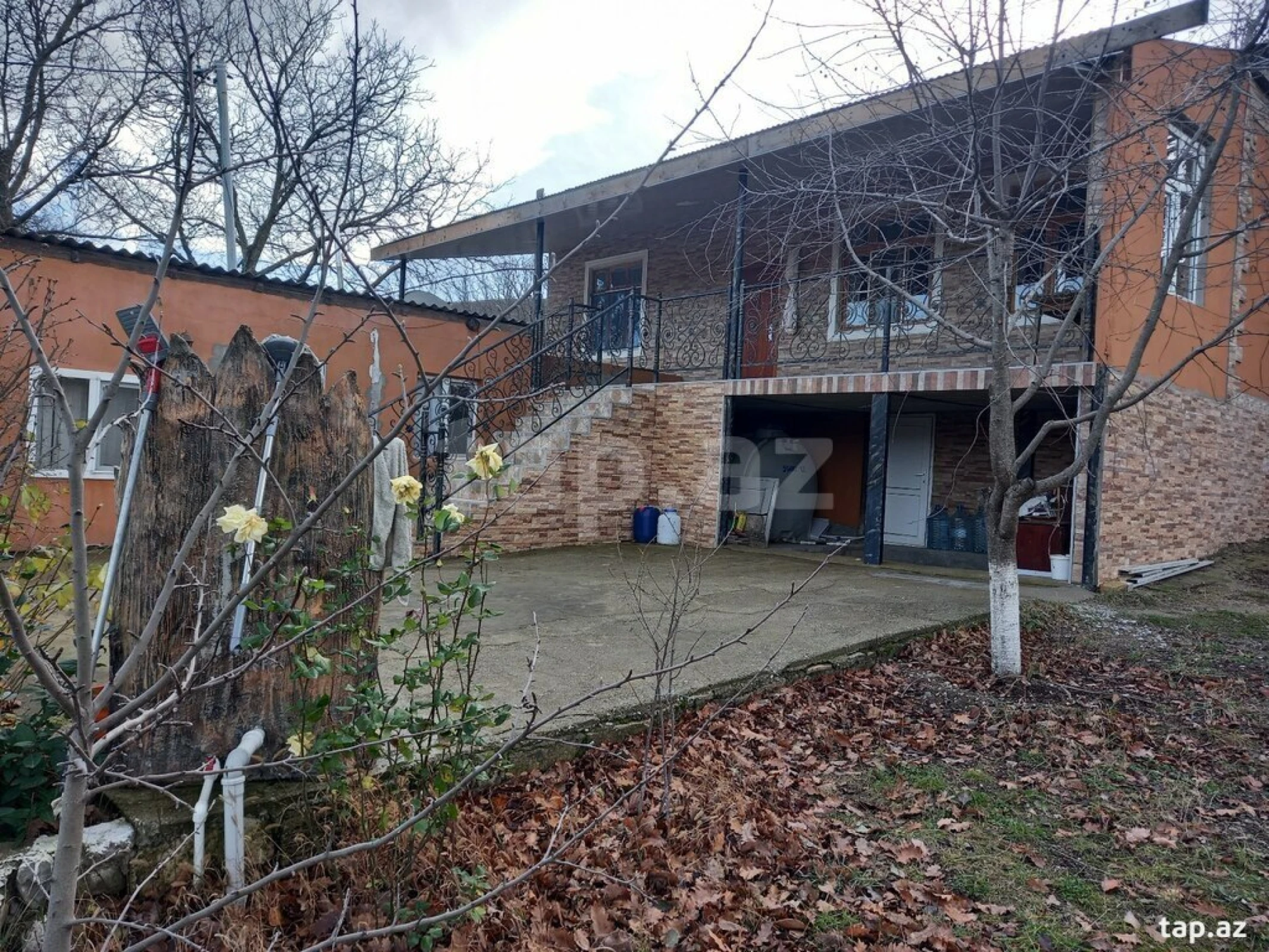 Satılır 3 otaqlı həyət evi