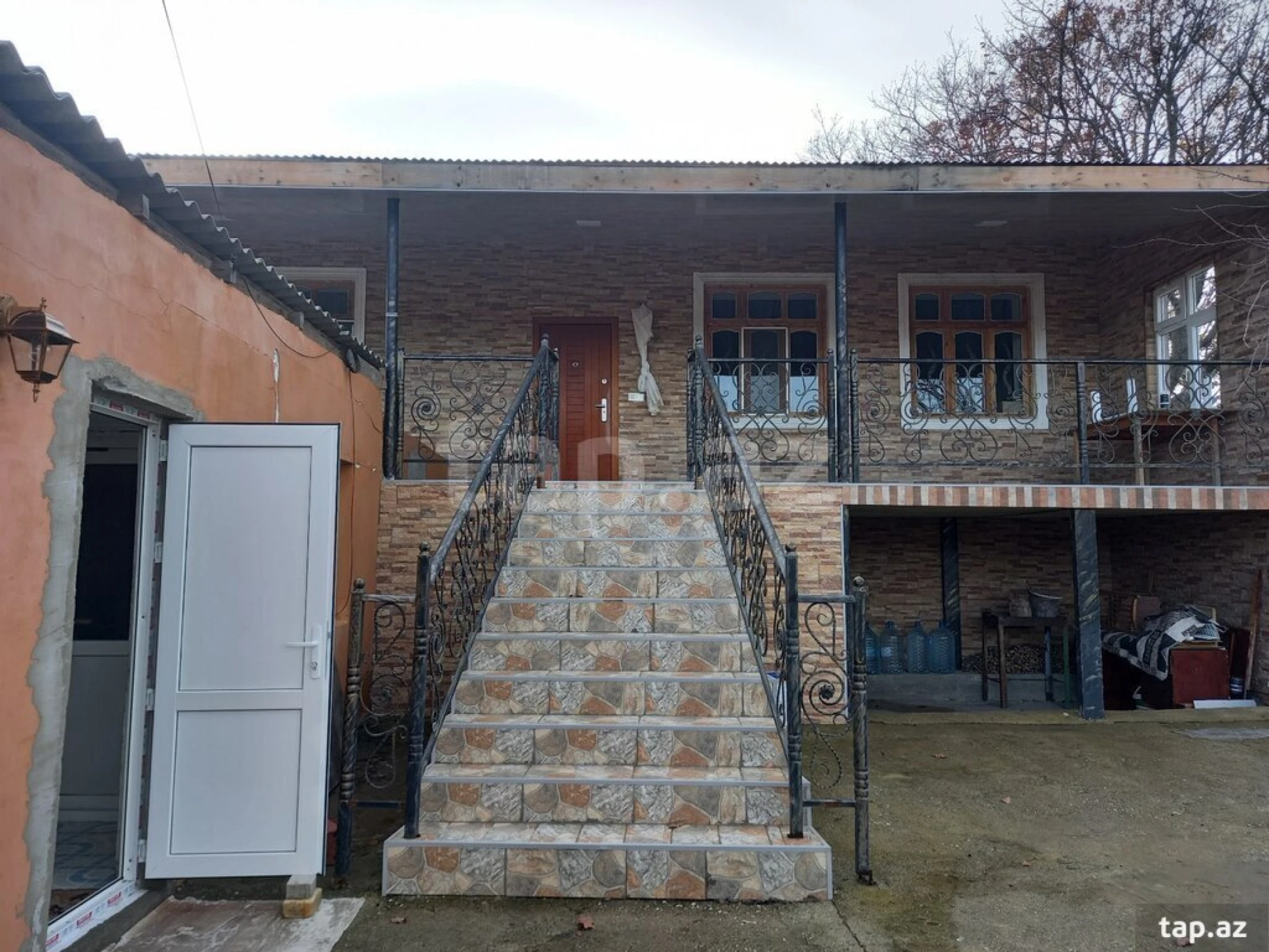 Satılır 3 otaqlı həyət evi
