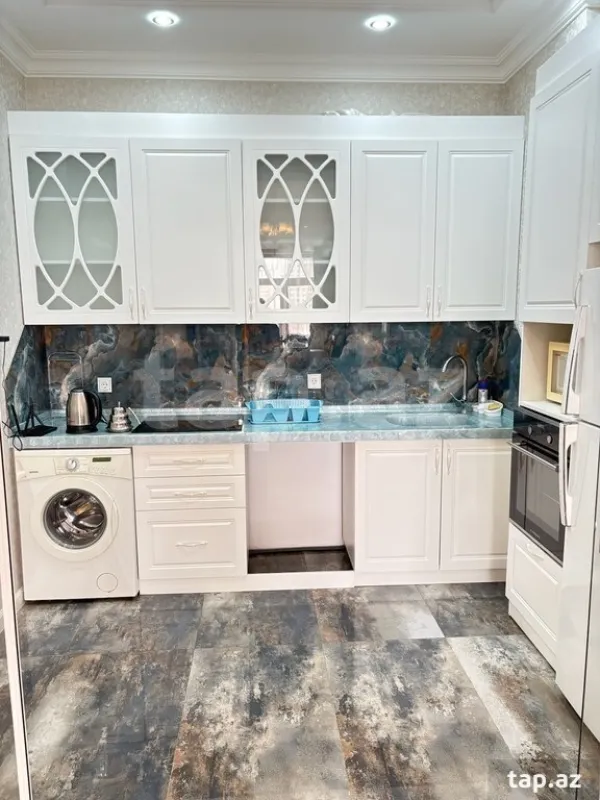 Kirayə verilir 3 otaqlı yeni tikili 96 m²