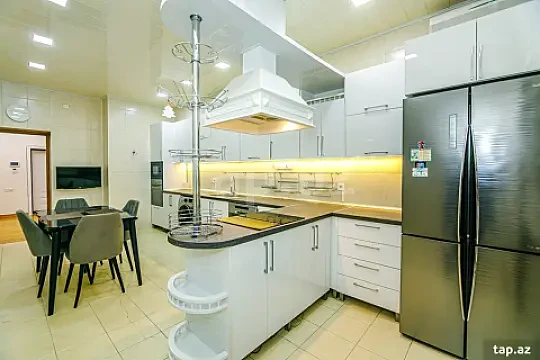 Kirayə verilir 4 otaqlı yeni tikili 250 m² — Bakı 4 otaq 250.00 m²