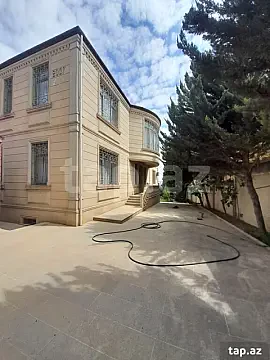 Satılır 10 otaqlı həyət evi 640 m² — Bakı 10 otaq 640.00 m²