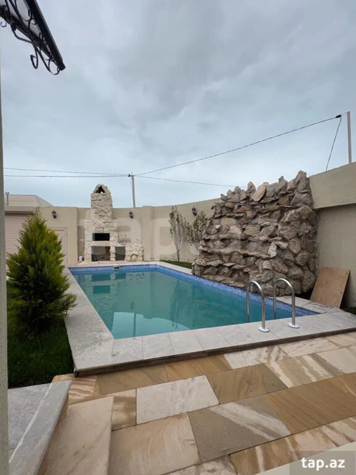 Kirayə verilir 5 otaqlı həyət evi