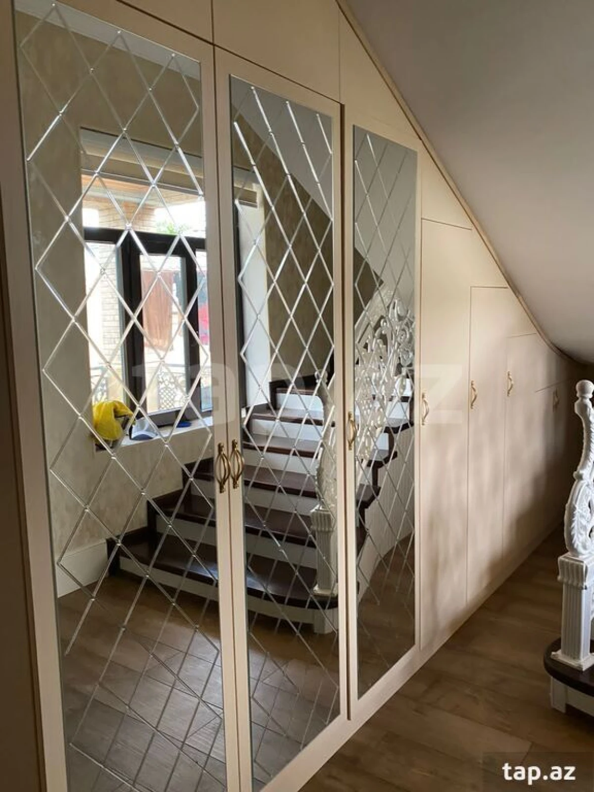 Satılır 5 otaqlı həyət evi 360 m²