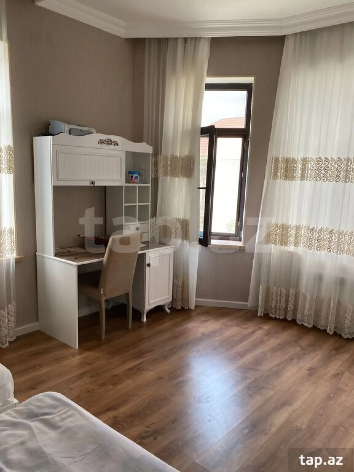 Satılır 5 otaqlı həyət evi 360 m²