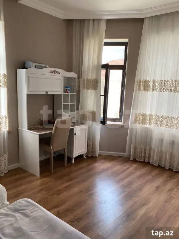 Satılır 5 otaqlı həyət evi 360 m²