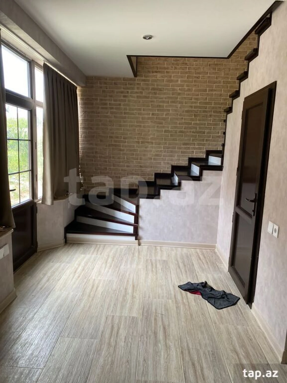 Satılır 5 otaqlı həyət evi 360 m²