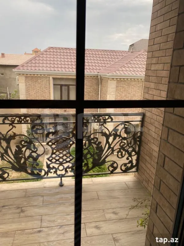 Satılır 5 otaqlı həyət evi 360 m²