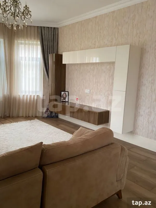 Satılır 5 otaqlı həyət evi 360 m²