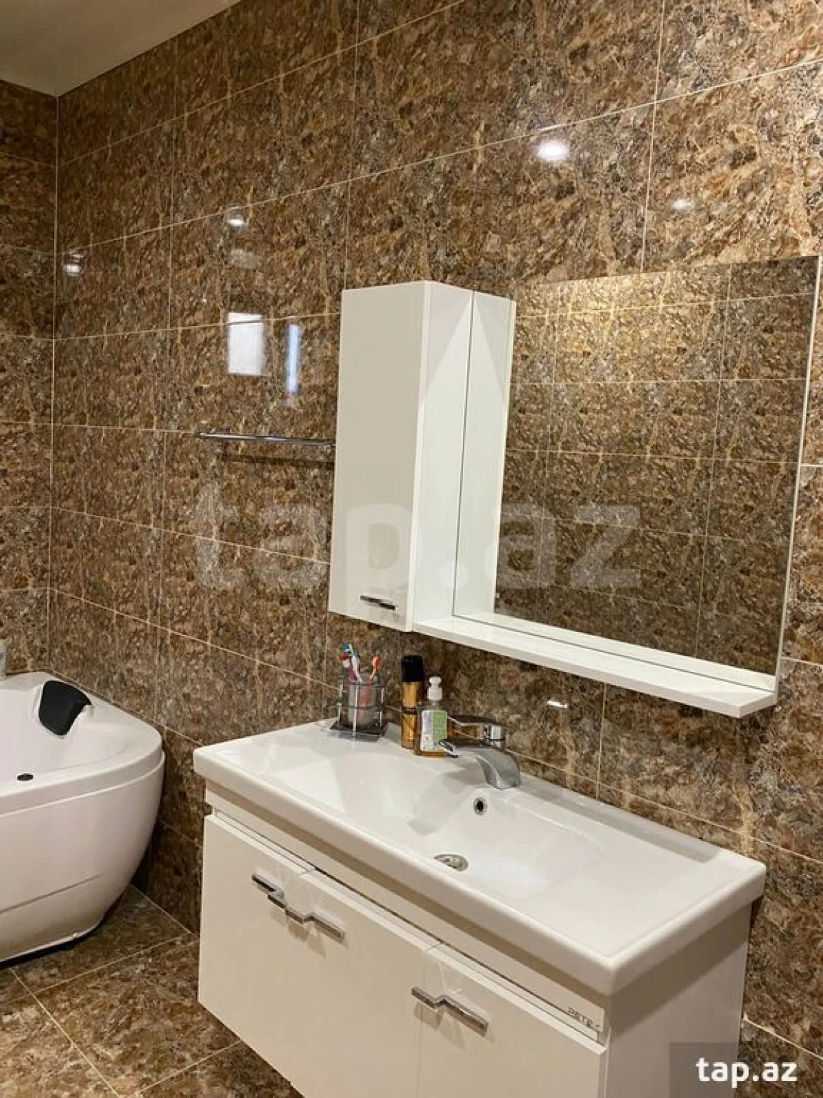 Satılır 5 otaqlı həyət evi 360 m²