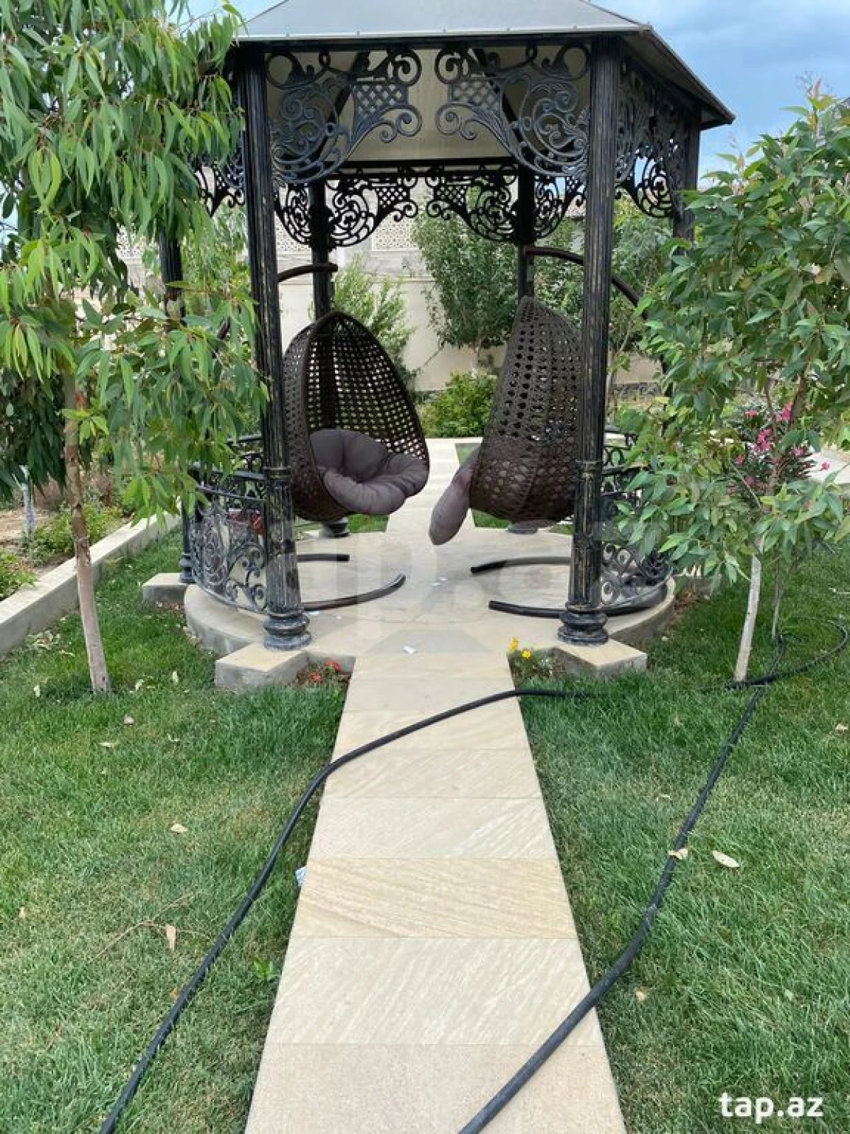 Satılır 5 otaqlı həyət evi 360 m²