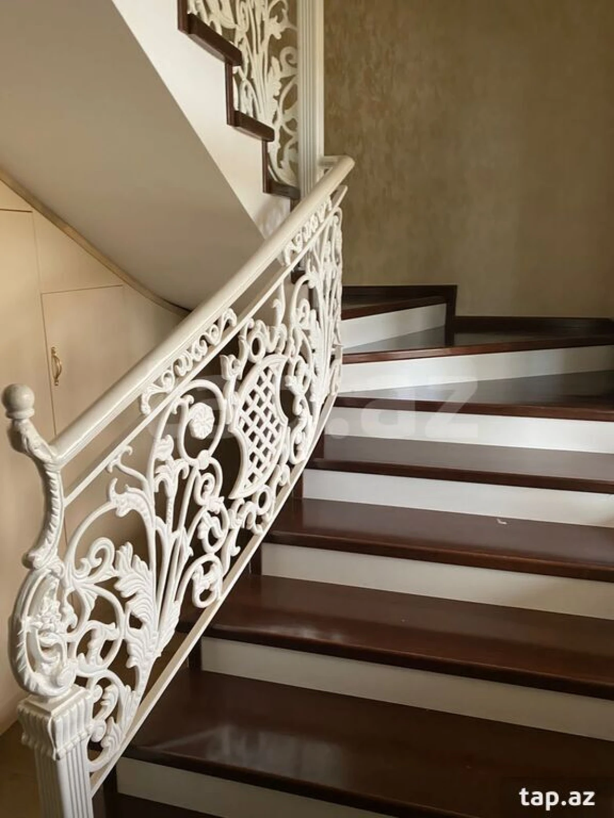 Satılır 5 otaqlı həyət evi 360 m²