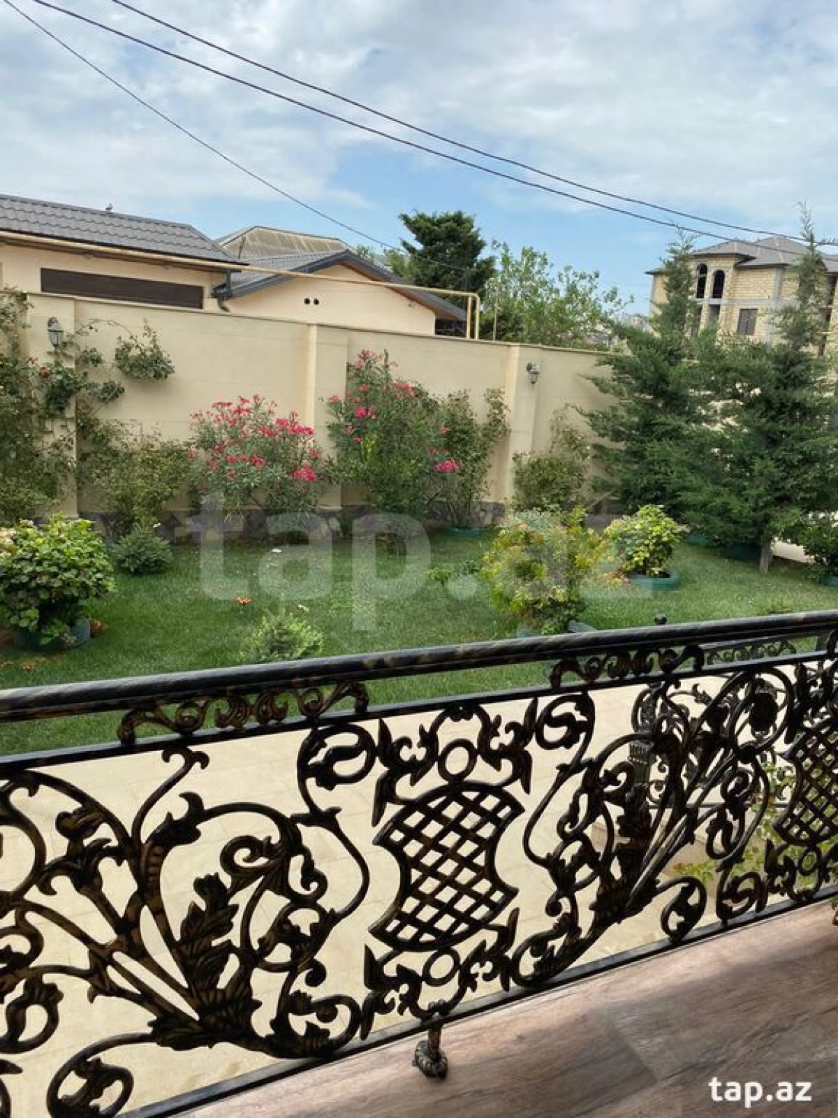 Satılır 5 otaqlı həyət evi 360 m²