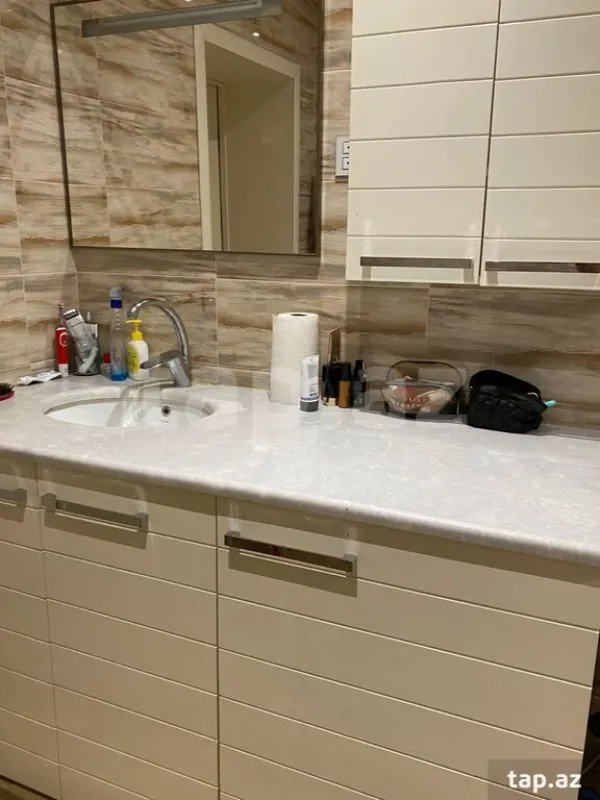 Satılır 5 otaqlı həyət evi 360 m²