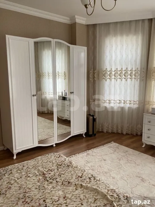Satılır 5 otaqlı həyət evi 360 m²