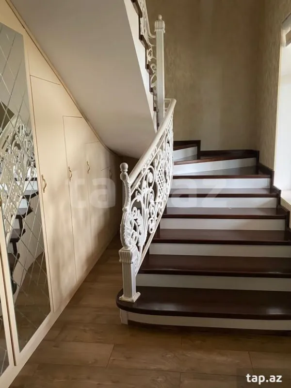 Satılır 5 otaqlı həyət evi 360 m²