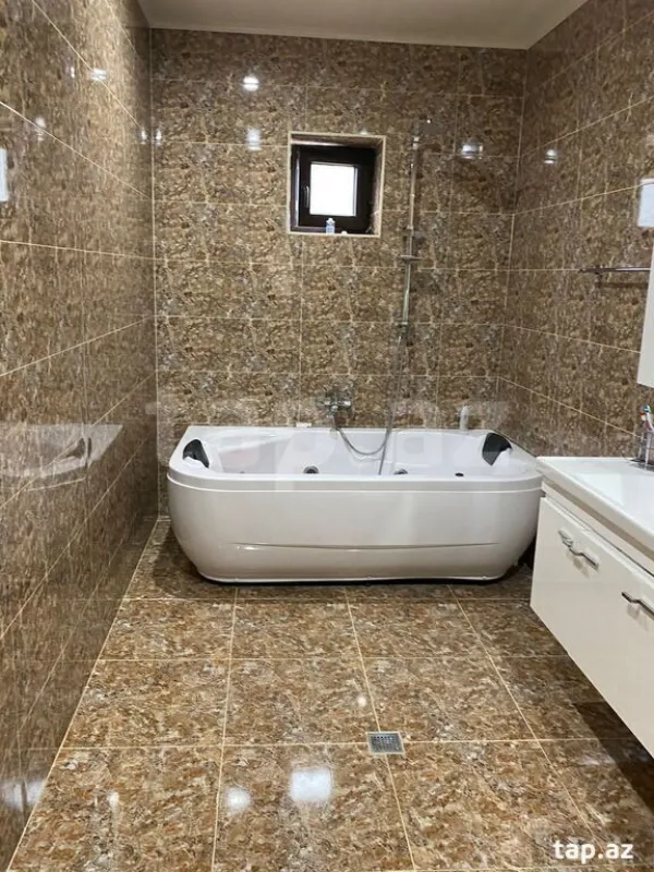 Satılır 5 otaqlı həyət evi 360 m²