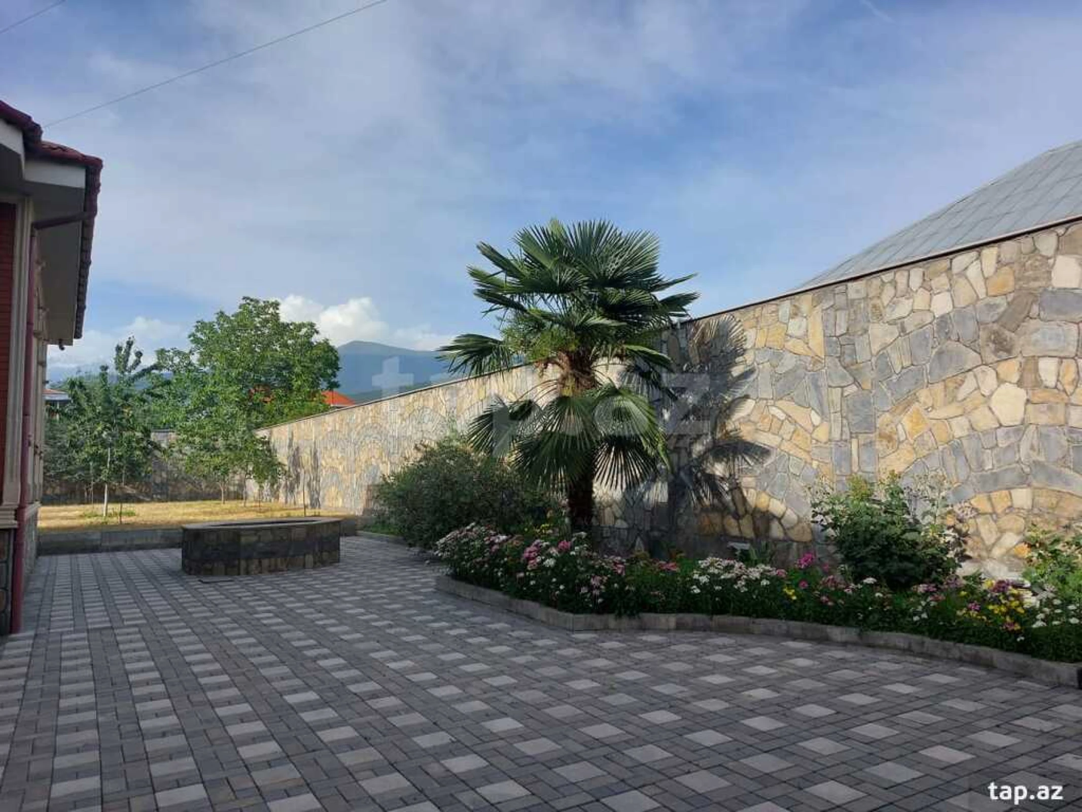 Kirayə verilir 4 otaqlı həyət evi